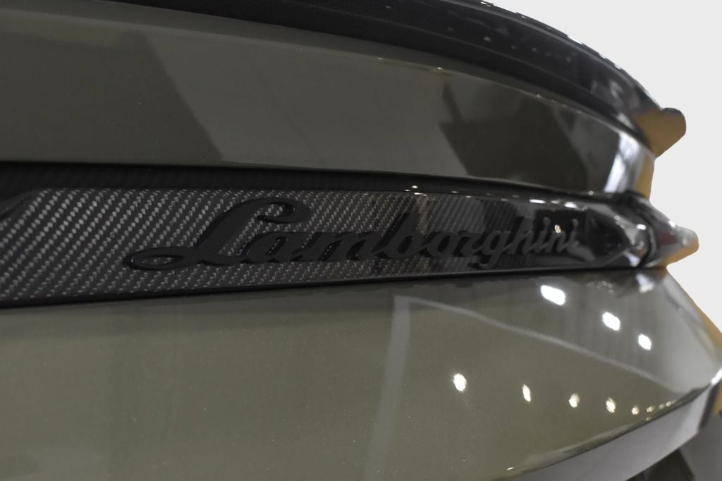 2023 Lamborghini Urus Performante