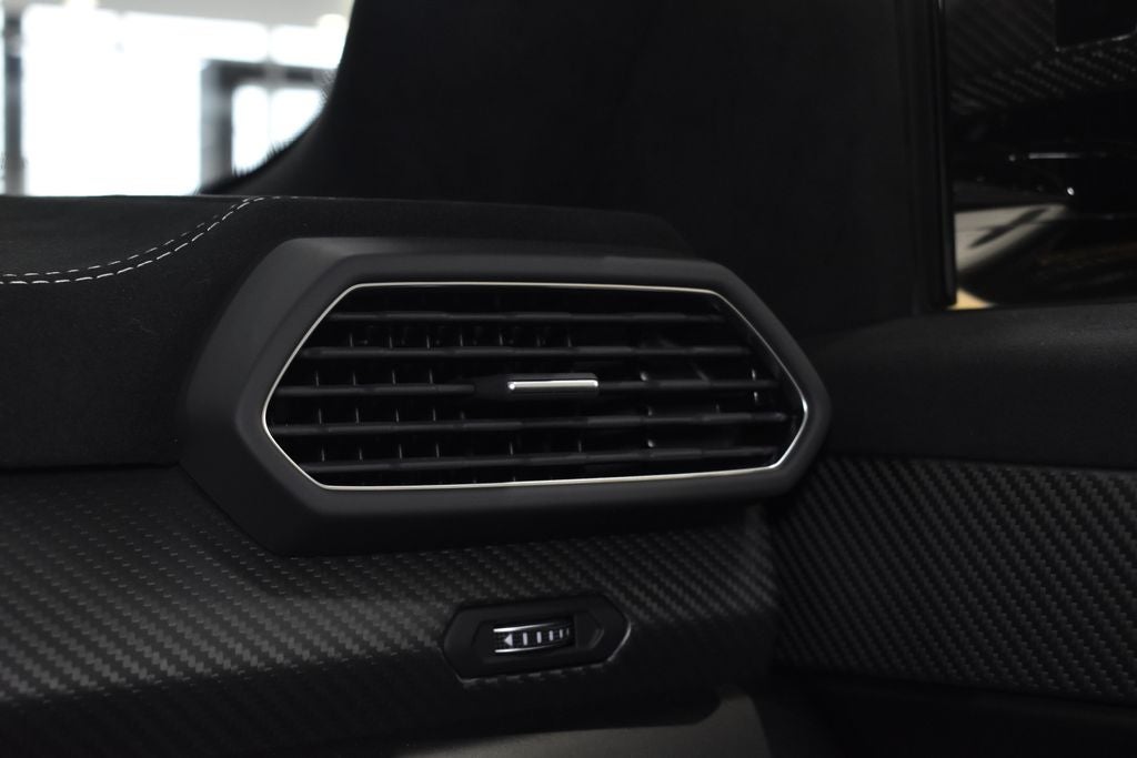 2023 Lamborghini Urus Performante