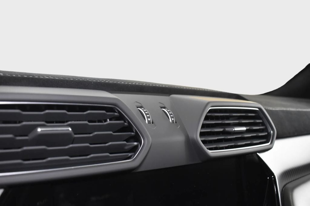 2023 Lamborghini Urus Performante