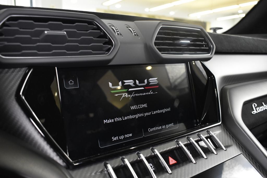 2023 Lamborghini Urus Performante